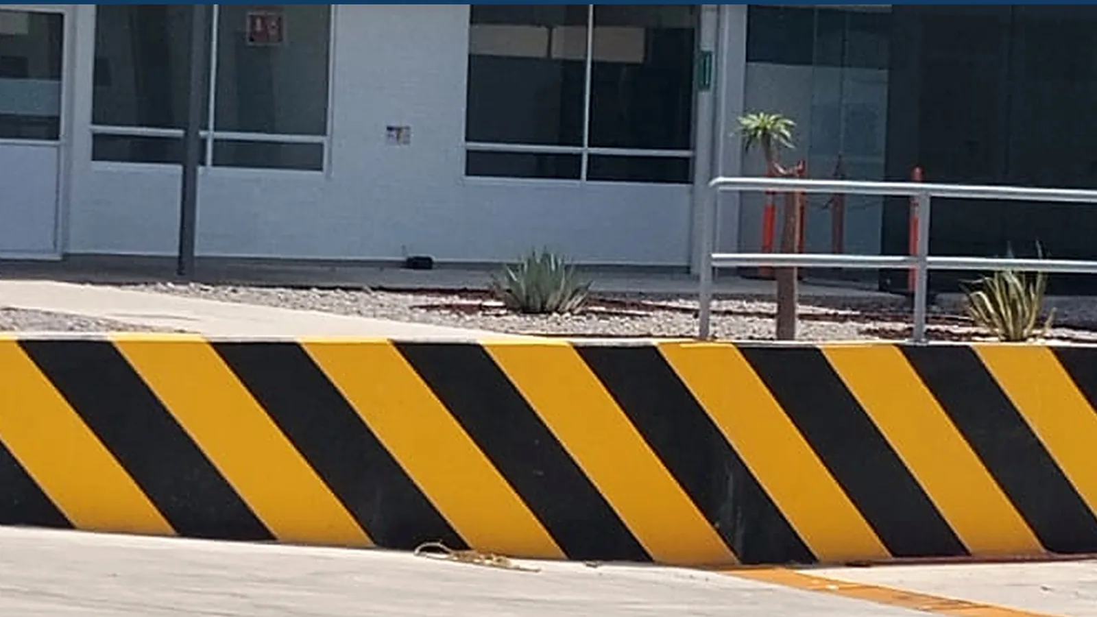 Adecuación de accesos y obra exterior.