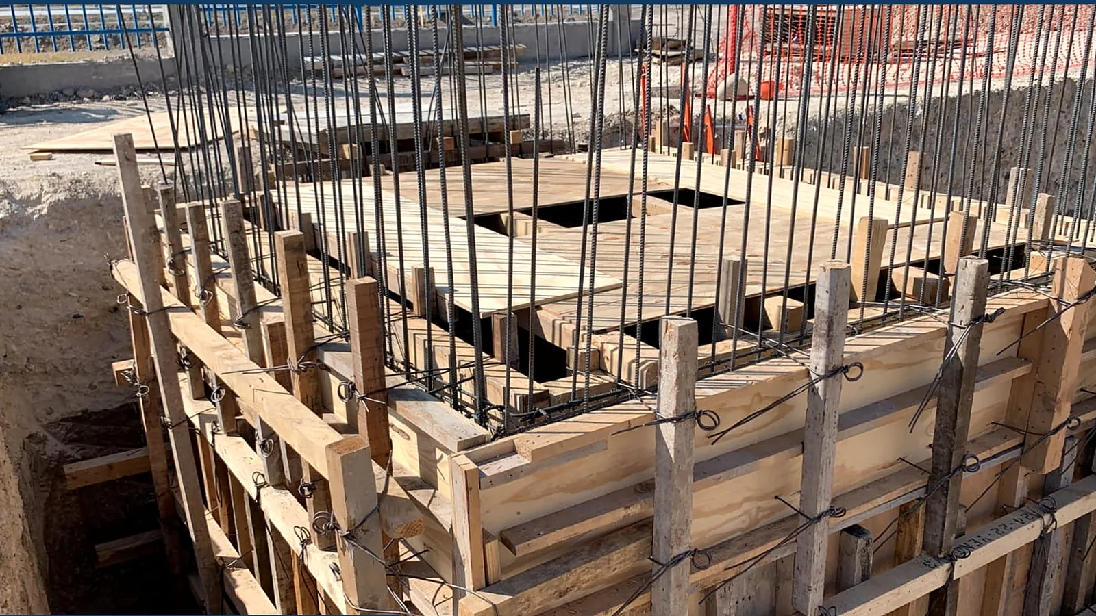 Cimentación y elementos de concreto armado.